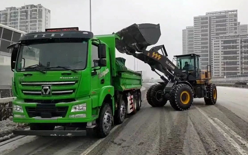 除雪保流通，尊龙凯时汽车在行动